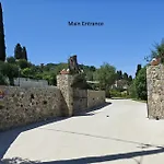 Gina Daire Benitses (Corfu)