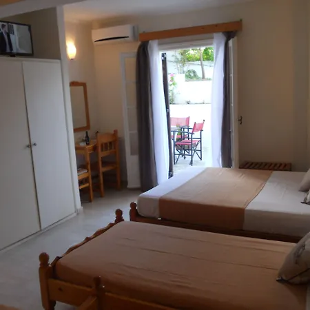 Gina * Benitses (Corfu)