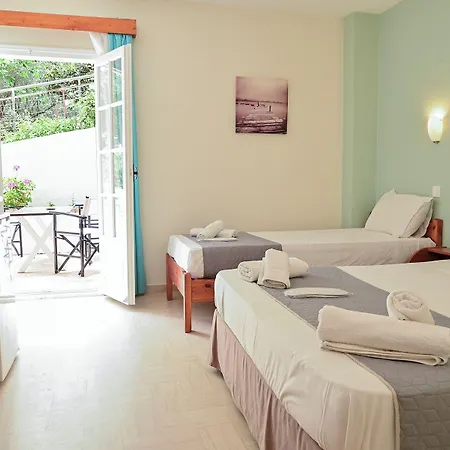 Gina * Benitses (Corfu)